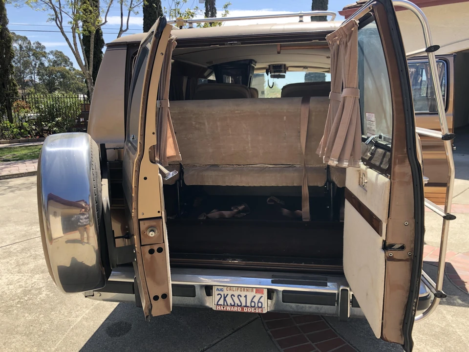 1988 Dodge Ram Van - Image 13 of 31