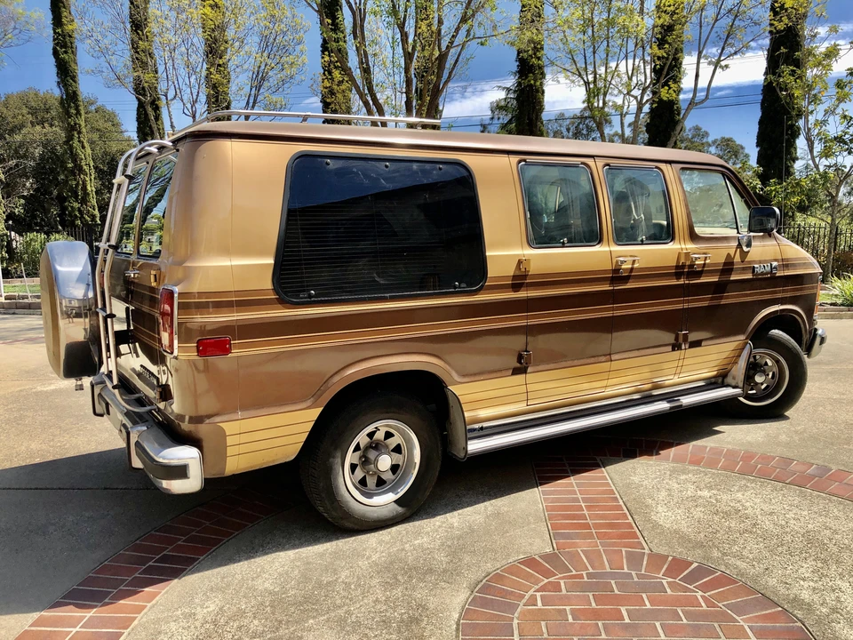 1988 Dodge Ram Van - Image 8 of 31