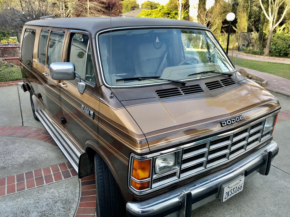 1988 Dodge Ram Van - Image 10 of 31