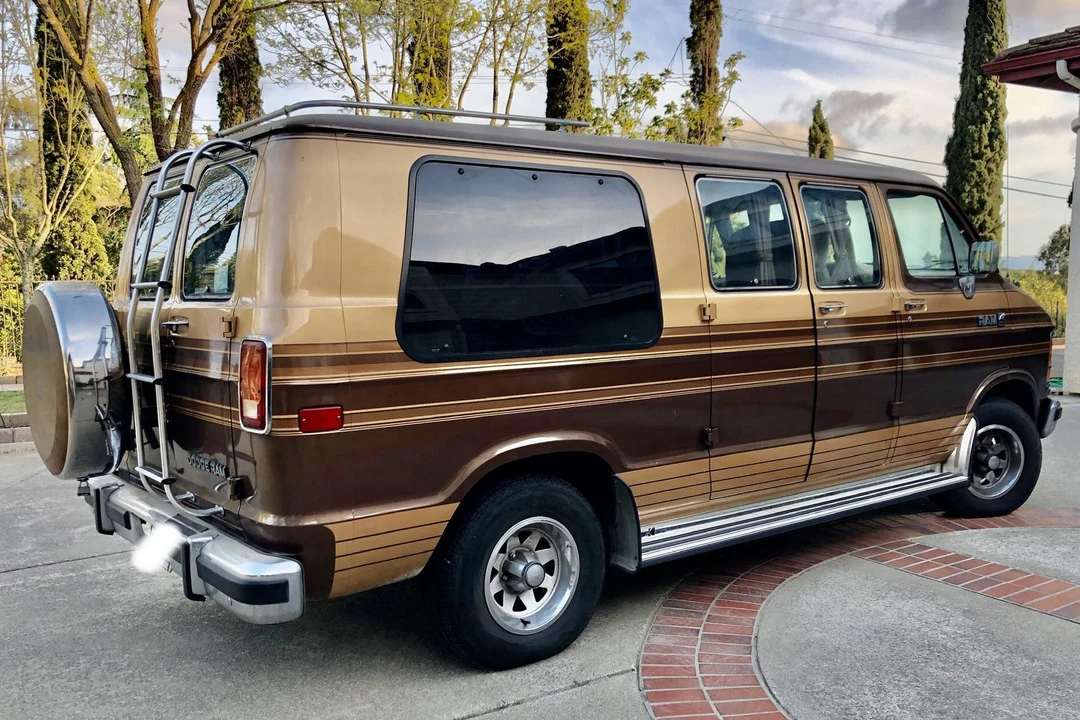 1988 Dodge Ram Van - Image 5 of 31