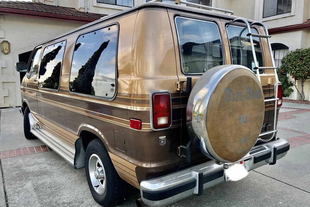 1988 Dodge Ram Van - Image 4 of 31