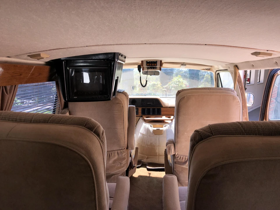 1988 Dodge Ram Van - Image 24 of 31