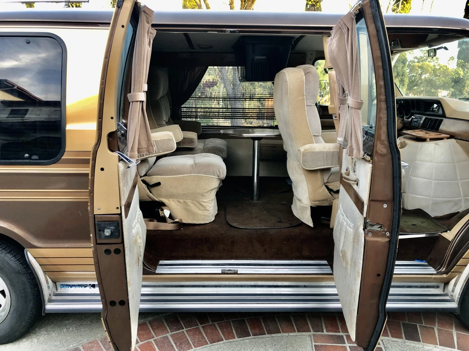 1988 Dodge Ram Van - Image 12 of 31