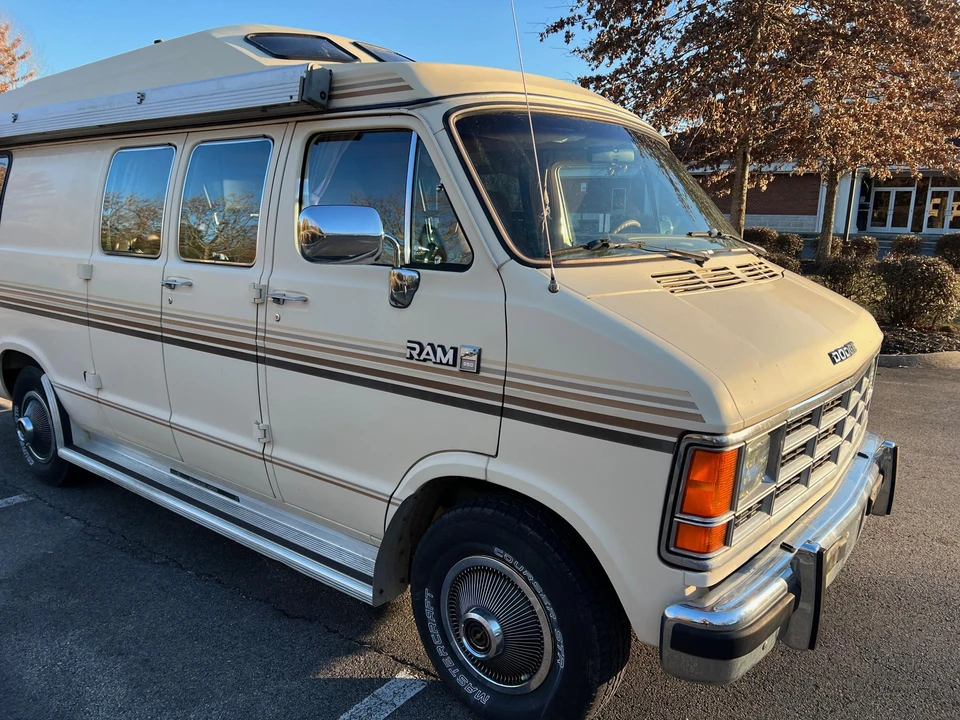 1988 Dodge Ram Van - Image 9 of 19