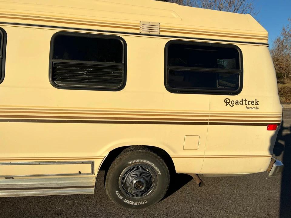 1988 Dodge Ram Van - Image 13 of 19