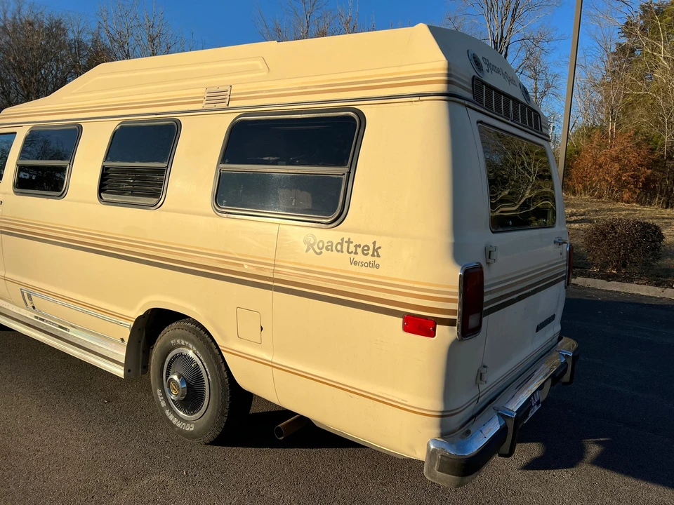 1988 Dodge Ram Van - Image 15 of 19