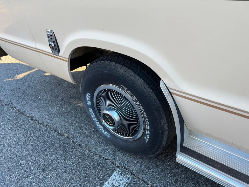 1988 Dodge Ram Van - Image 19 of 19
