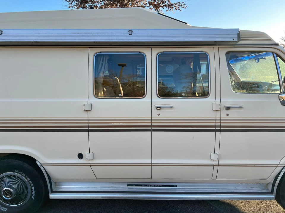 1988 Dodge Ram Van - Image 18 of 19