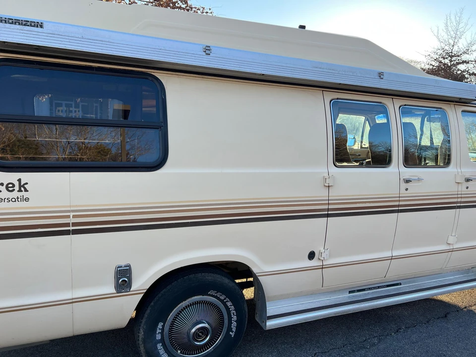 1988 Dodge Ram Van - Image 17 of 19