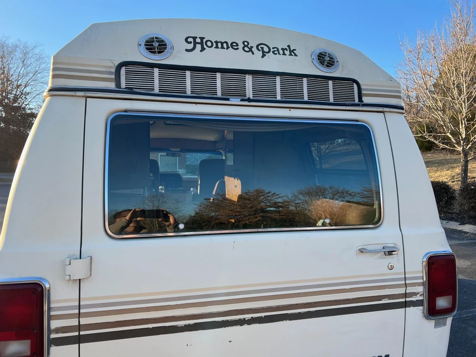 1988 Dodge Ram Van - Image 16 of 19