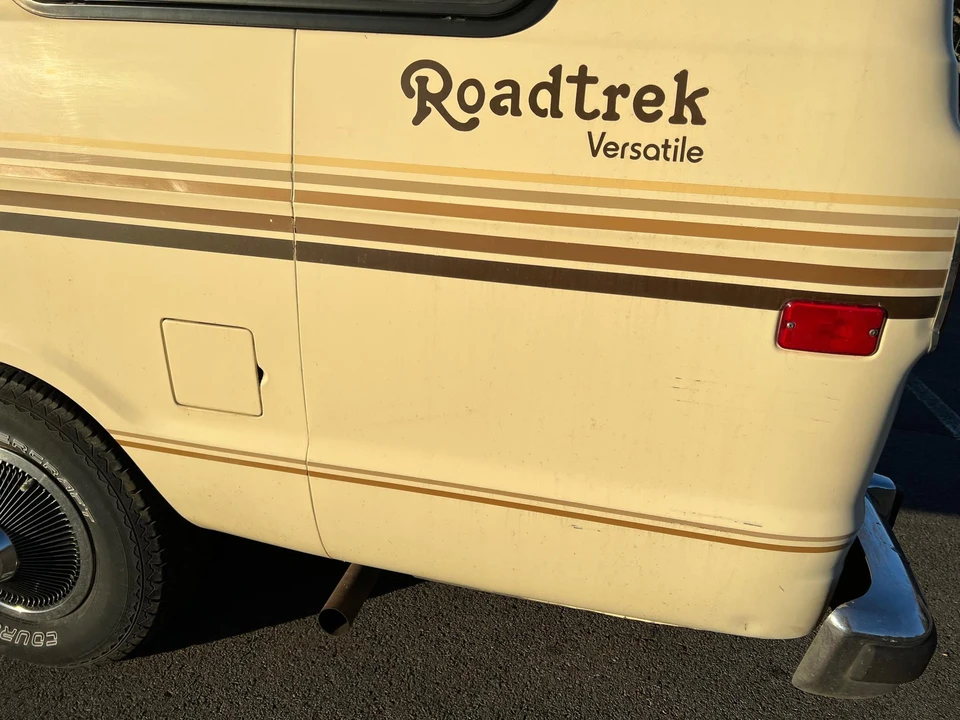 1988 Dodge Ram Van - Image 14 of 19