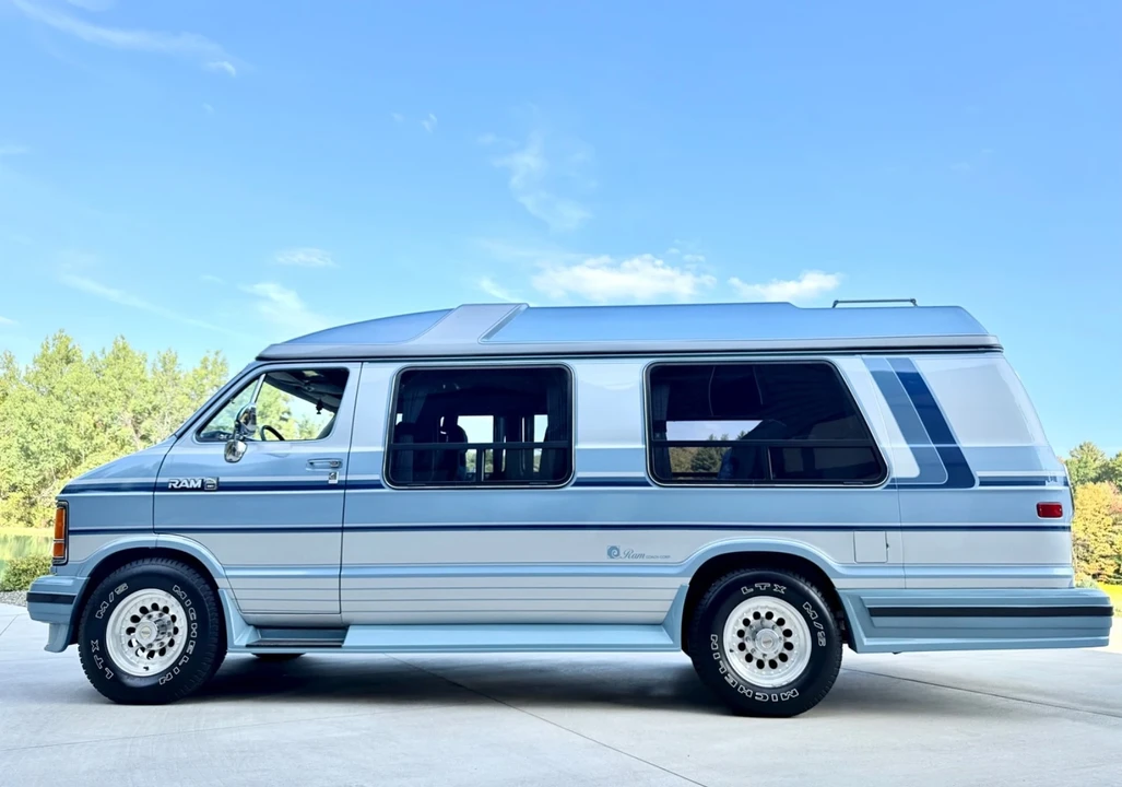1988 Dodge Ram Van - Image 10 of 21