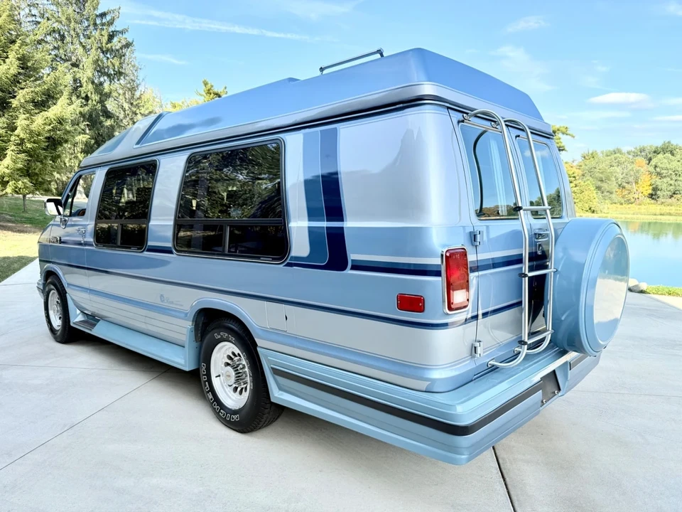 1988 Dodge Ram Van - Image 9 of 21