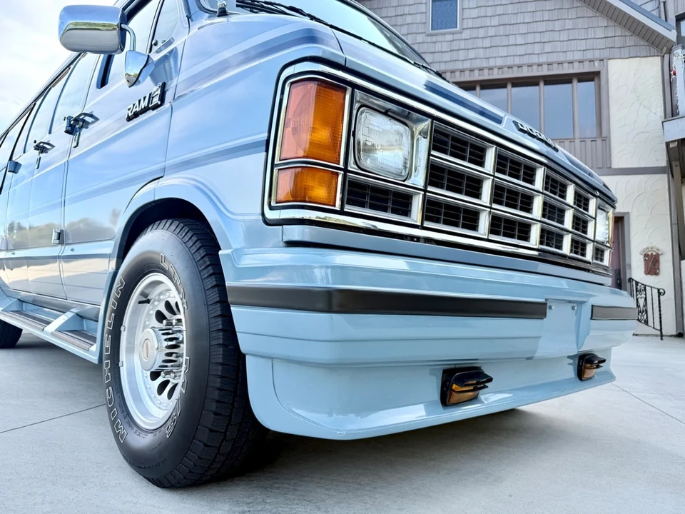1988 Dodge Ram Van - Image 14 of 21
