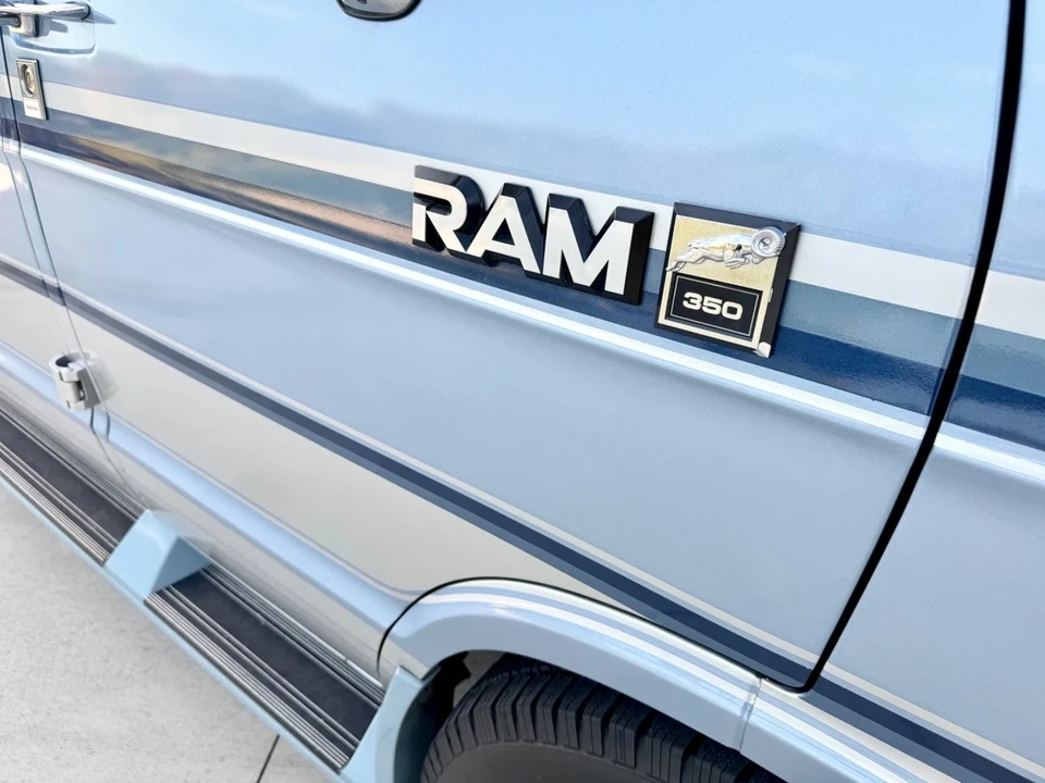 1988 Dodge Ram Van - Image 16 of 21