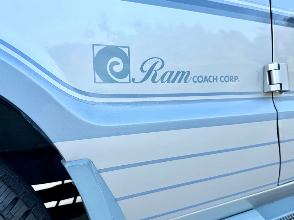 1988 Dodge Ram Van - Image 18 of 21
