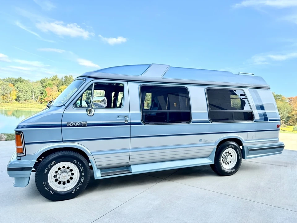 1988 Dodge Ram Van - Image 11 of 21