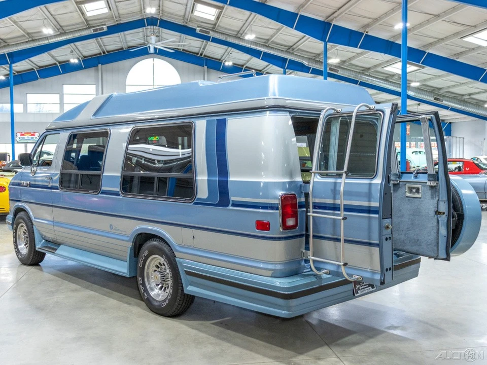 1988 Dodge Ram Van - Image 17 of 21