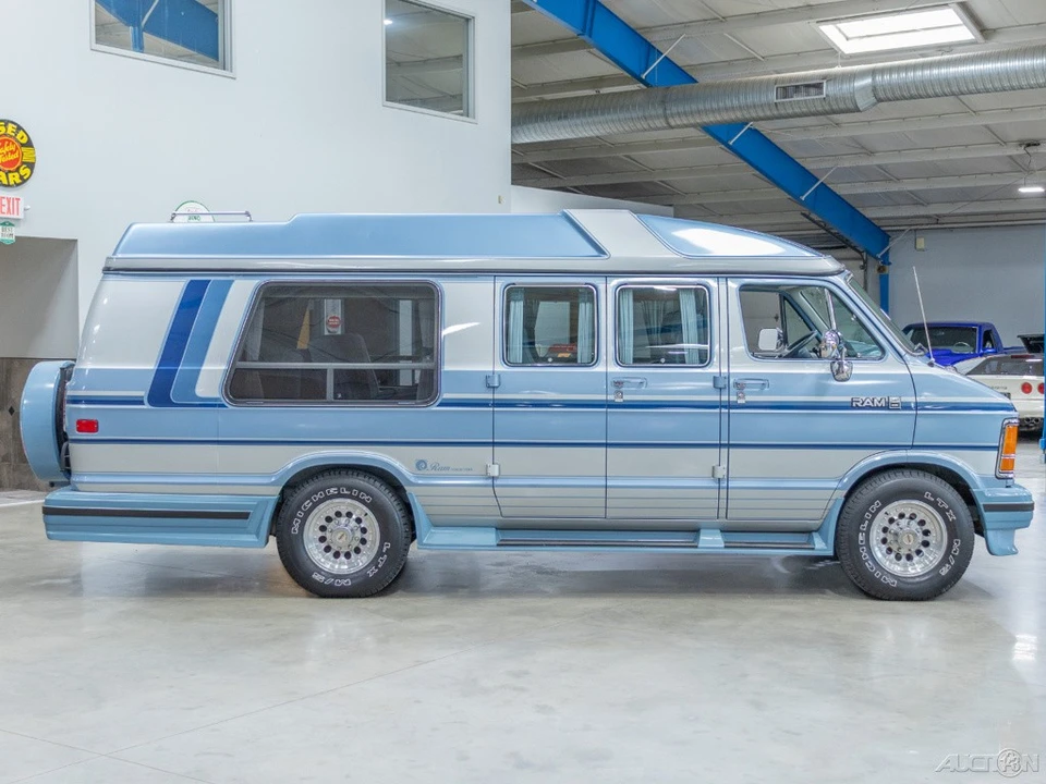 1988 Dodge Ram Van - Image 10 of 21