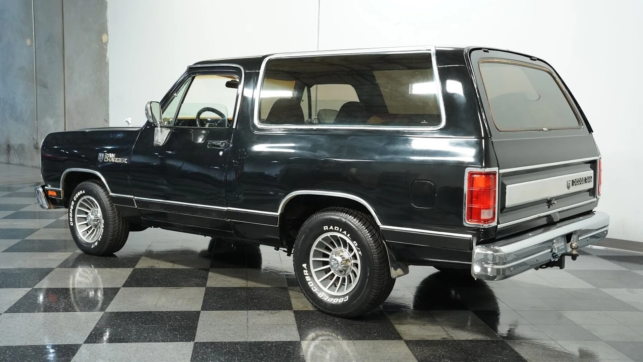 1988 Dodge Ramcharger - Image 8 of 12