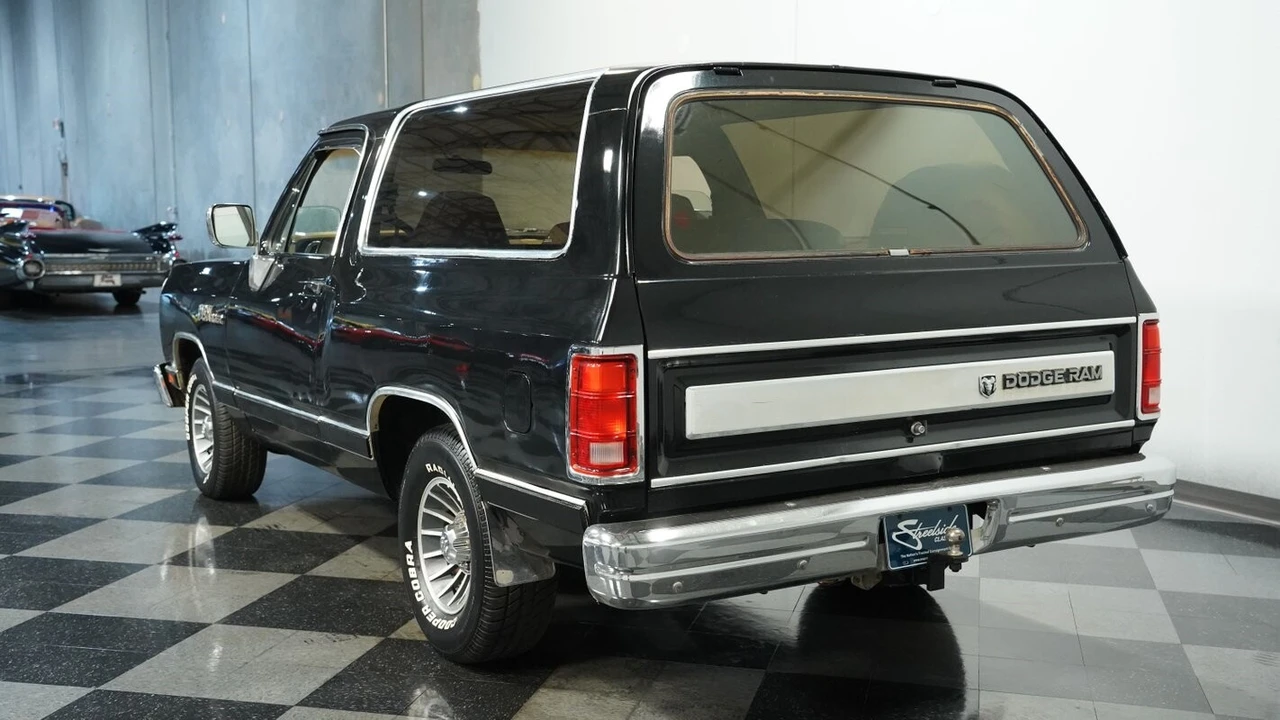 1988 Dodge Ramcharger - Image 9 of 12