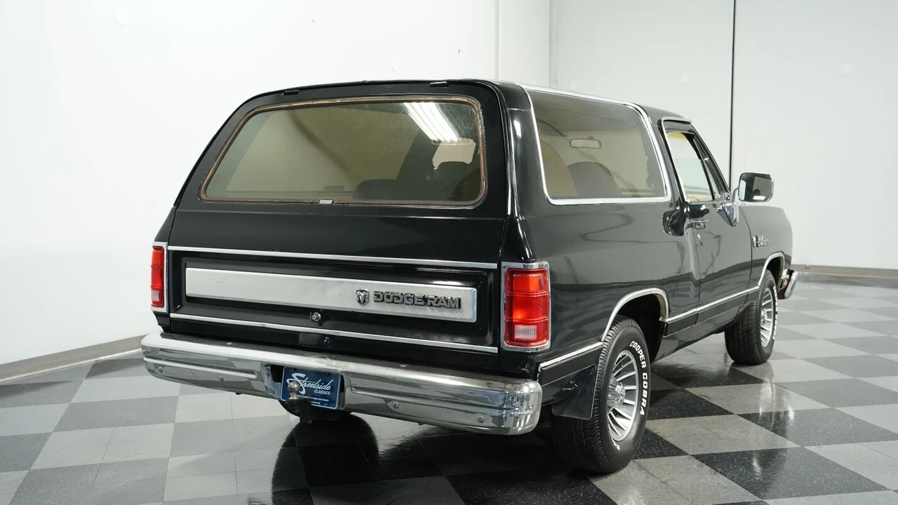 1988 Dodge Ramcharger - Image 11 of 12