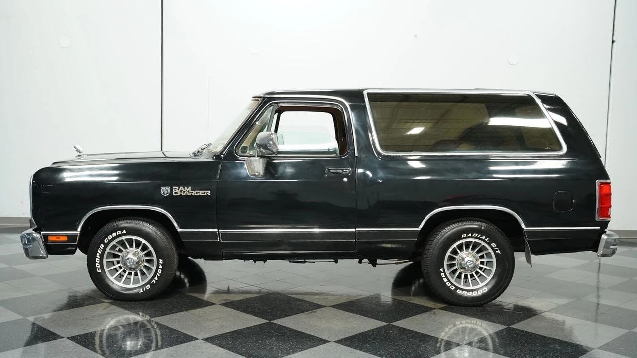 1988 Dodge Ramcharger - Image 3 of 12