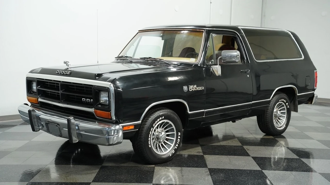 1988 Dodge Ramcharger - Image 7 of 12