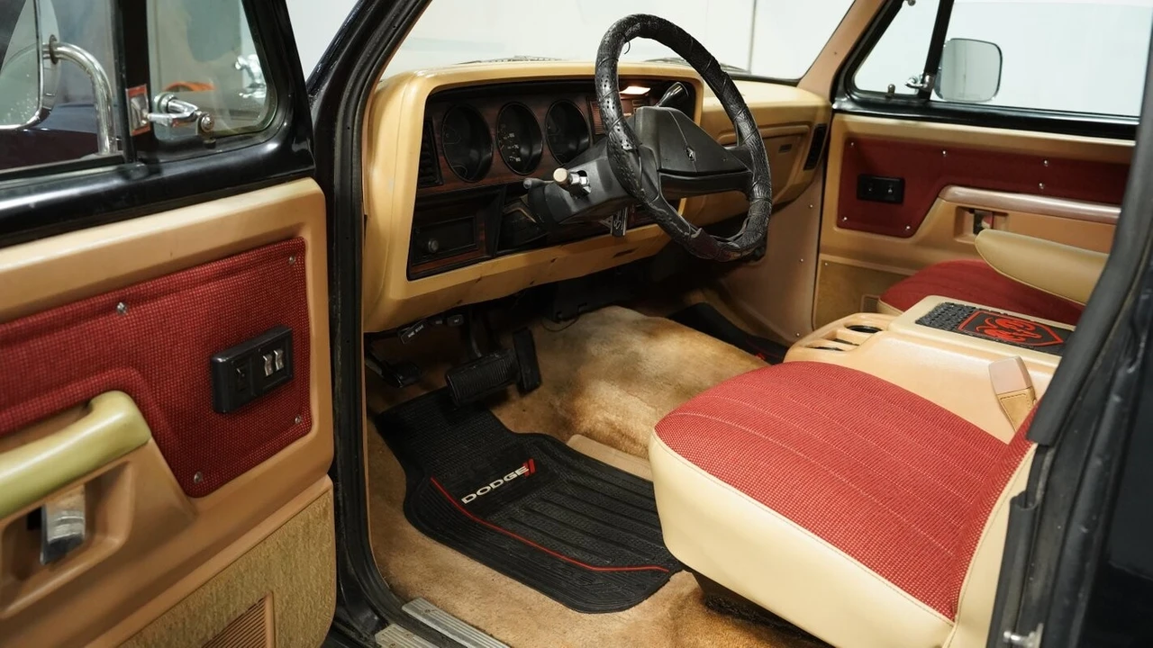 1988 Dodge Ramcharger - Image 5 of 12