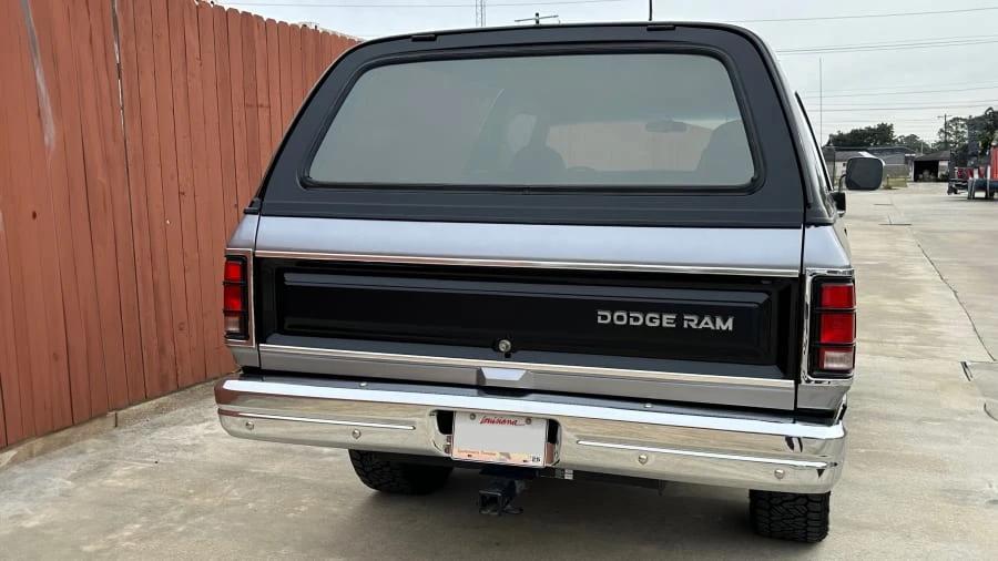 1988 Dodge Ramcharger - Image 4 of 8