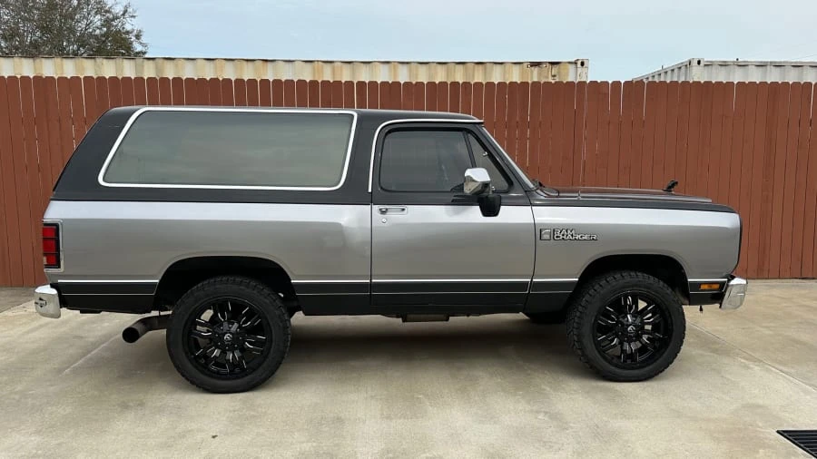 1988 Dodge Ramcharger - Image 2 of 8