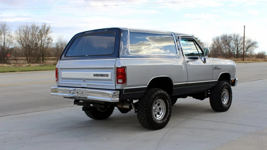 1988 Dodge Ramcharger - Image 3 of 8