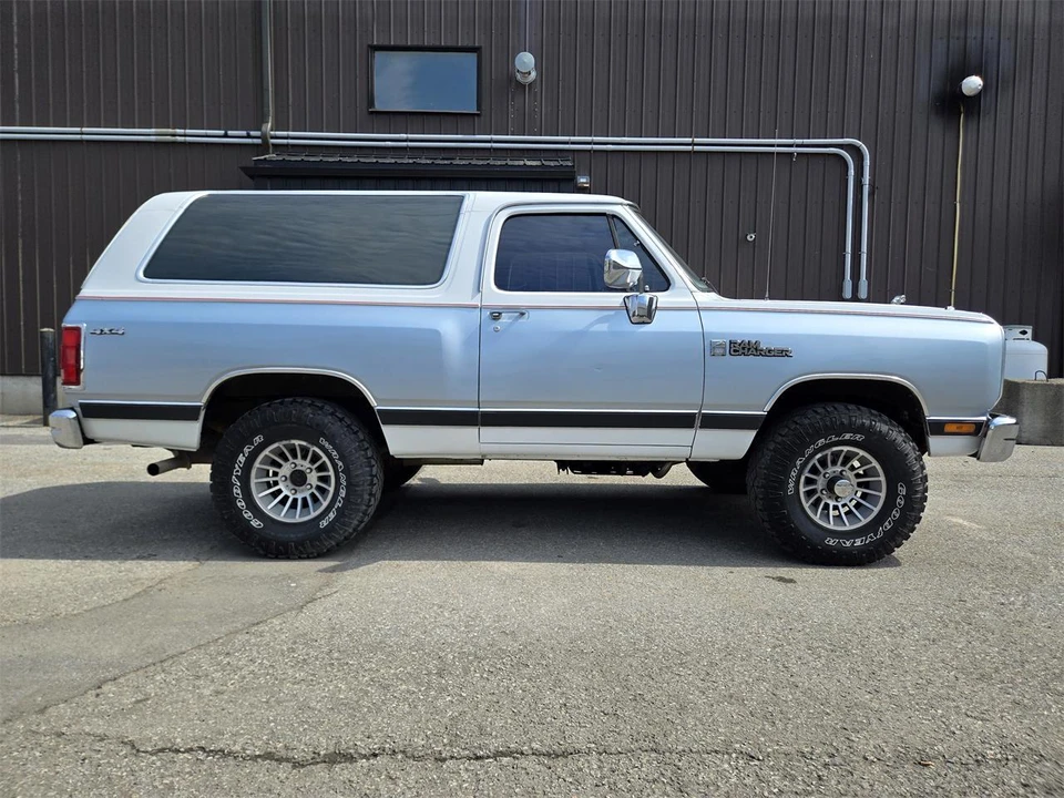 1988 Dodge Ramcharger - Image 7 of 31