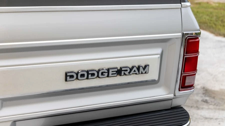 1988 Dodge Ramcharger - Image 24 of 27