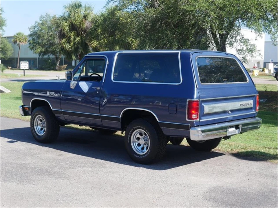 1988 Dodge Ramcharger - Image 11 of 31