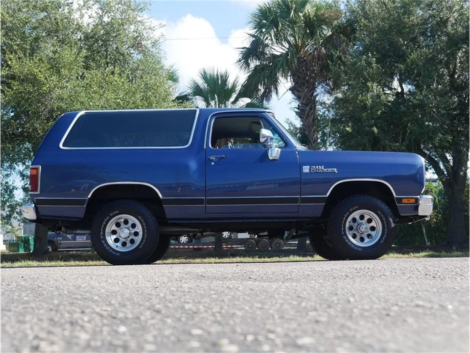 1988 Dodge Ramcharger - Image 14 of 31