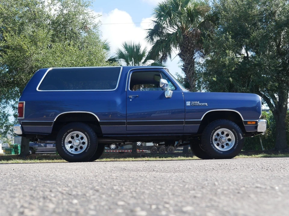 1988 Dodge Ramcharger - Image 14 of 24