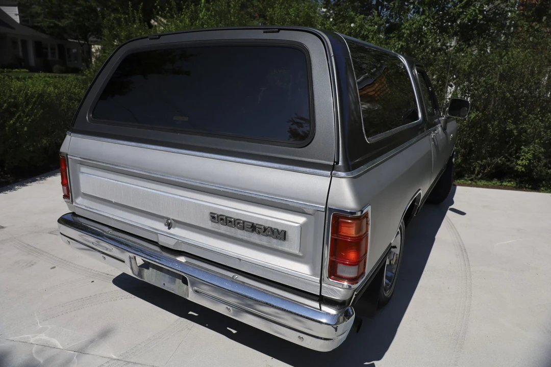 1988 Dodge Ramcharger - Image 11 of 31