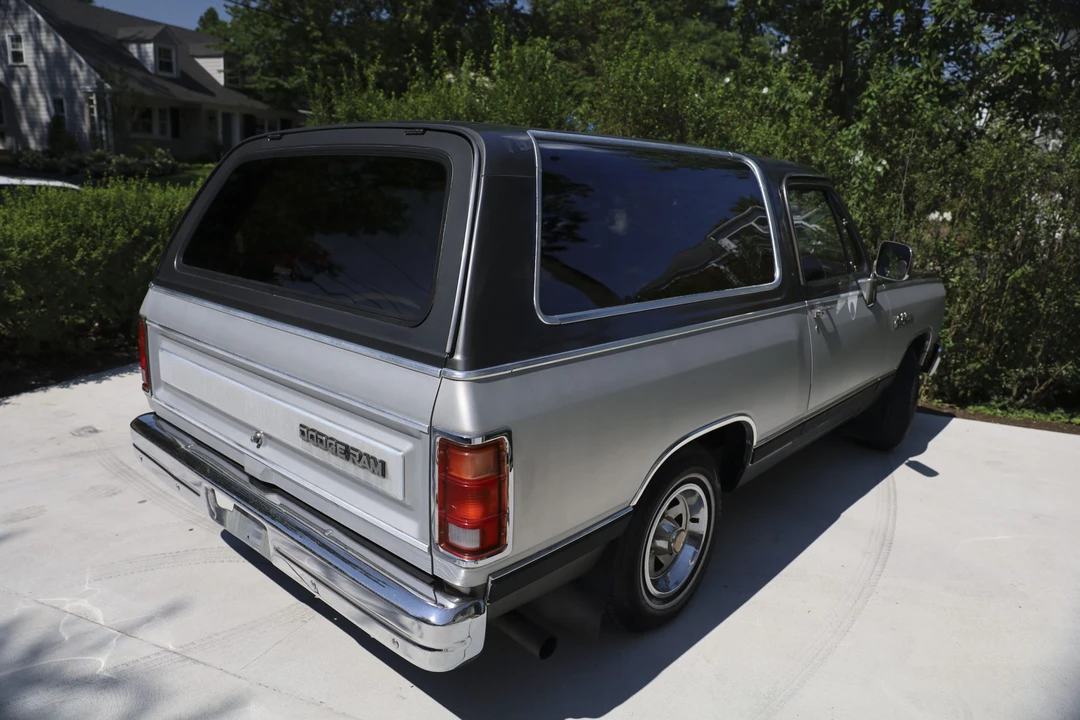 1988 Dodge Ramcharger - Image 13 of 31