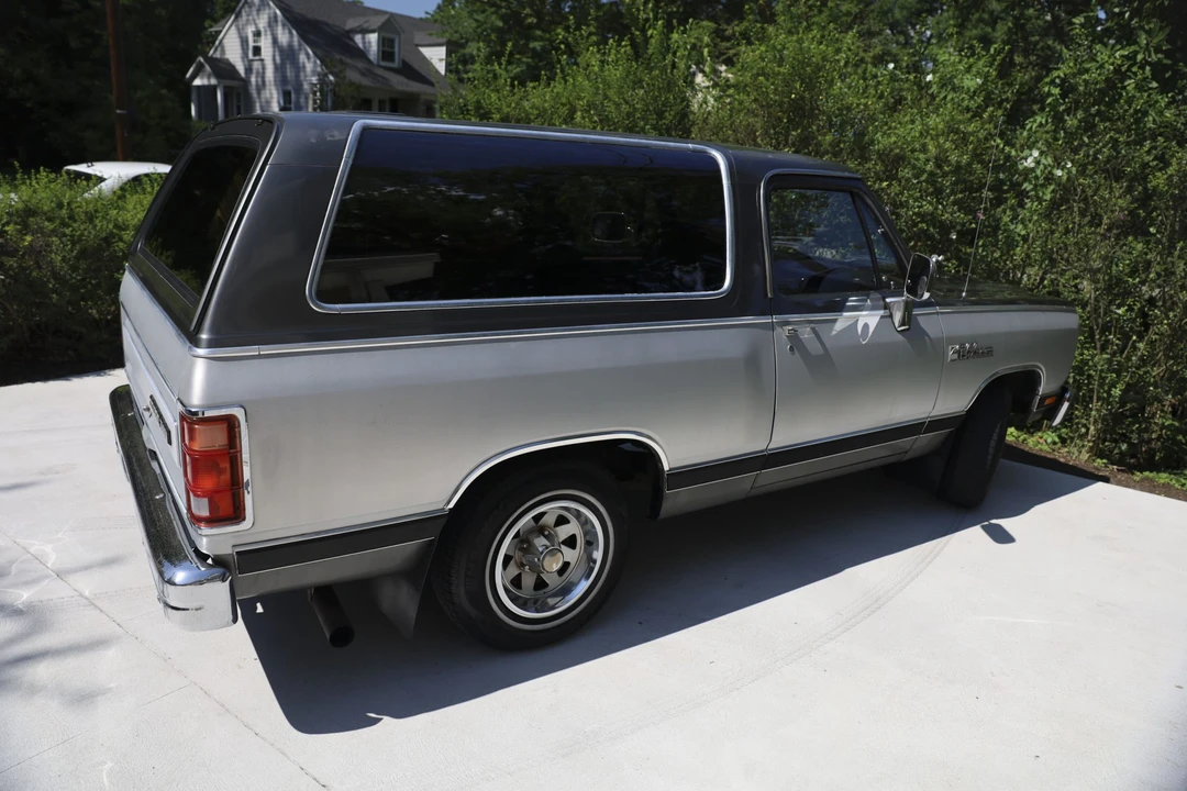 1988 Dodge Ramcharger - Image 15 of 31