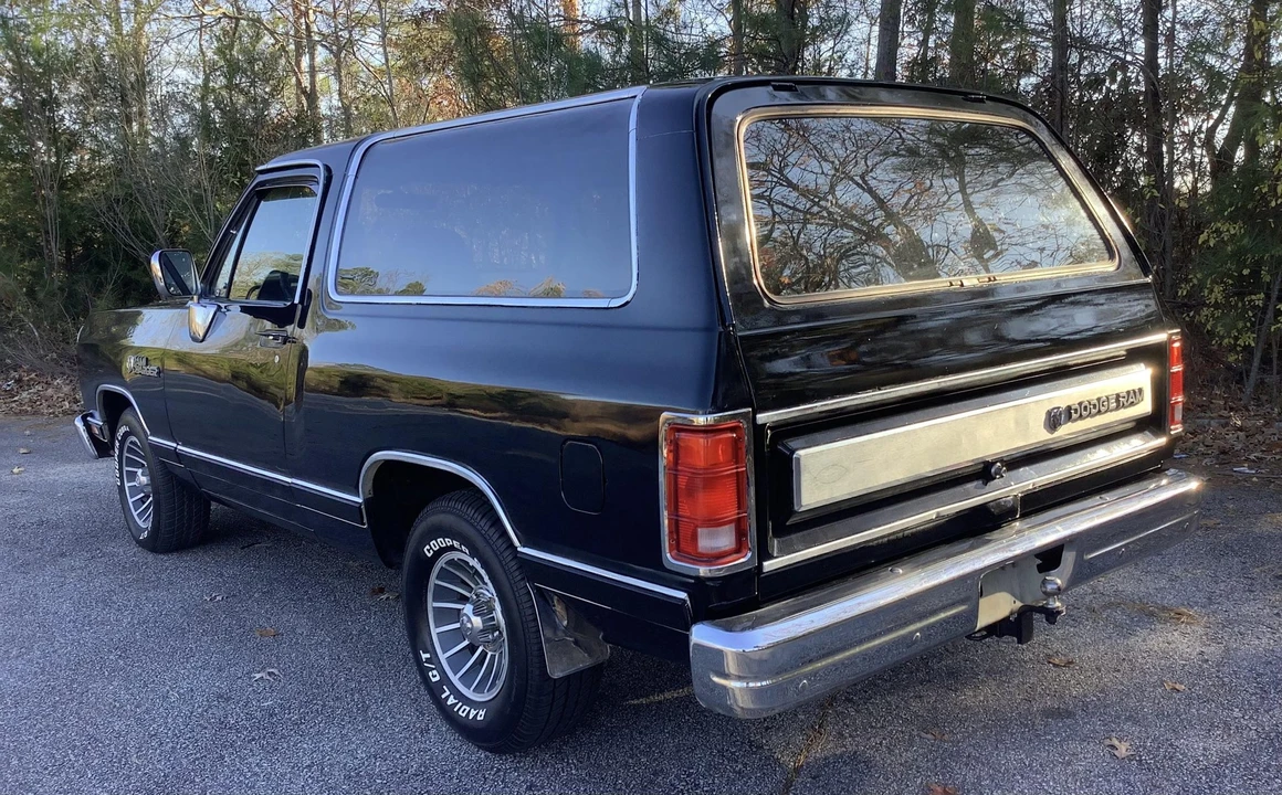 1988 Dodge Ramcharger - Image 13 of 31