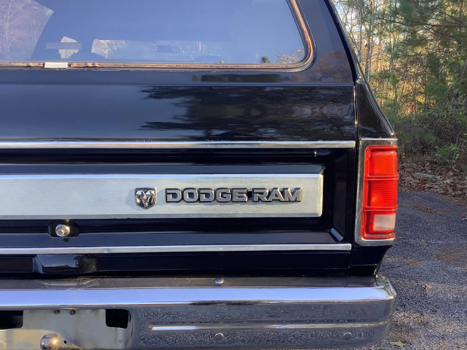 1988 Dodge Ramcharger - Image 24 of 31