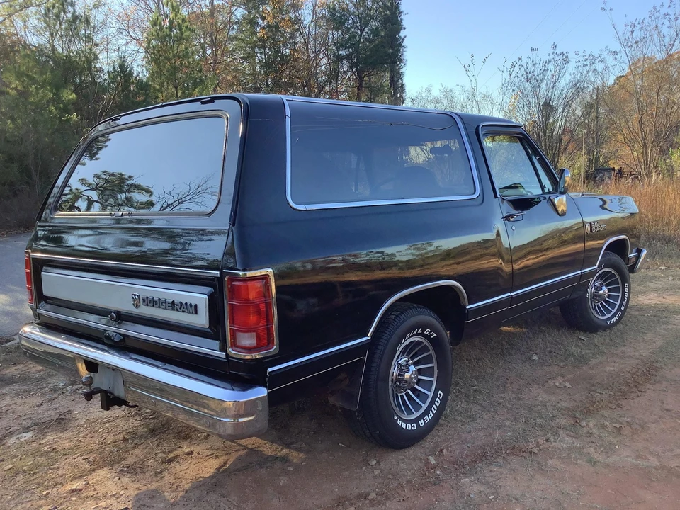 1988 Dodge Ramcharger - Image 7 of 31