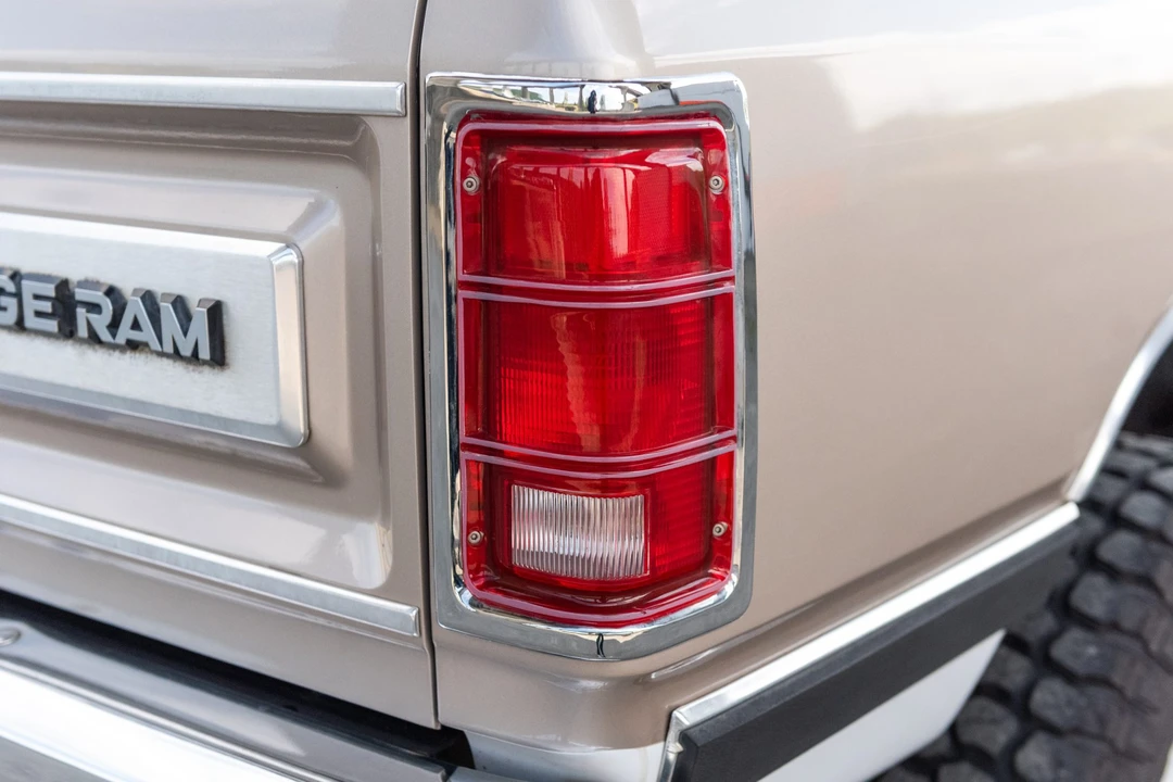 1988 Dodge Ramcharger - Image 22 of 31