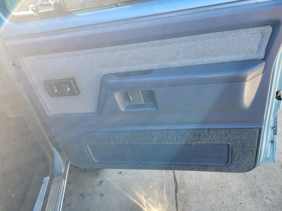 1988 Dodge Ramcharger - Image 25 of 31