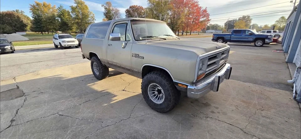 1988 Dodge Ramcharger - Image 4 of 9