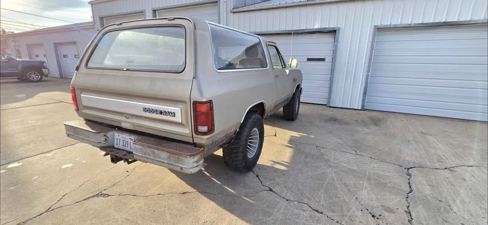 1988 Dodge Ramcharger - Image 5 of 9