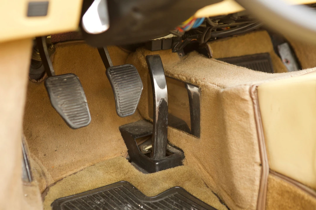 1988 Ferrari Mondial 3.2 - Image 26 of 31