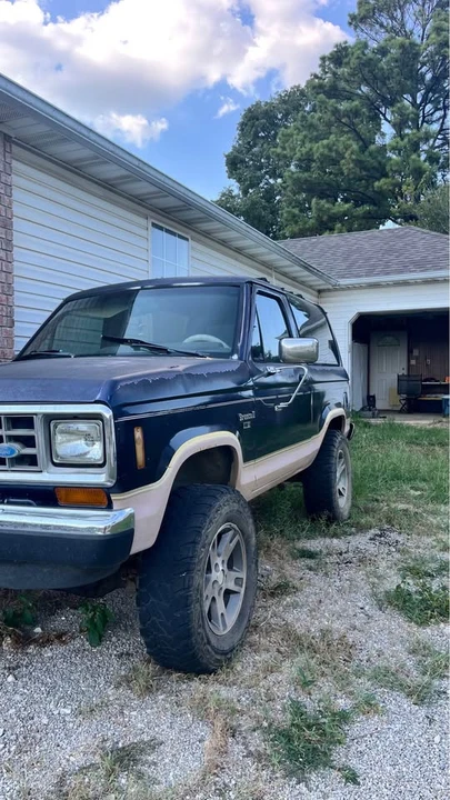 1988 Ford Bronco 4th Gen - Image 2 of 11