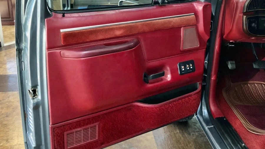 1988 Ford Bronco 4th Gen - Image 2 of 11